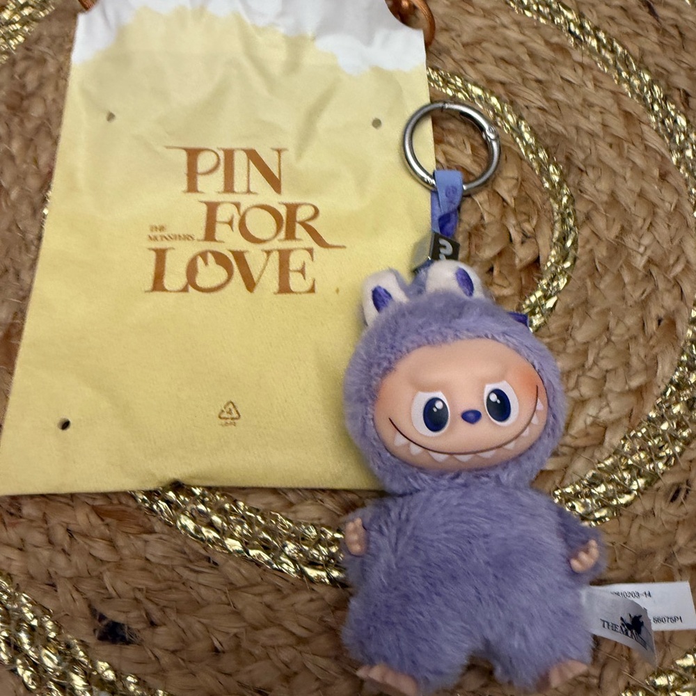 Pin for love ? Mini labubu